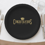 Zwart & Goud Gefeliciteerd Klasse van Afstuderen Papieren Bordje<br><div class="desc">Zwart en goud gefeliciteerd papier bord voor een afstudeerfeest. Het ontwerp is voorzien van een drievoudige vierkante rand,  graduatiecap en aanpasbare afstuderen jaartekst. Personaliseer het met je jaarklasse. Geschikt voor elk type afstuderen: middelbare school,  hogeschool / universiteit,  verpleegkunde,  enz.</div>