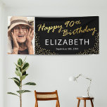 Zwart Goud Gelukkig 90e Verjaardag Foto Spandoek<br><div class="desc">Moderne negentigste verjaardagsfeestbanner met een stijlvolle zwarte achtergrond die in elke kleur kan worden gewijzigd,  een foto van de verjaardagsjongen / -meisje,  gouden sprankelende glitter,  de woorden "happy 90th birthday" in een faux gouden folie script,  hun naam en de datum.</div>