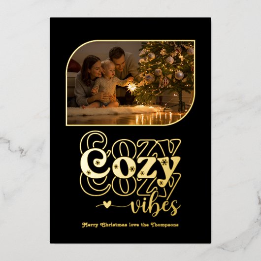 Zwart & Goud Gezellige Vibes Retro Kerstfoto Folie Feestdagenkaart (Voorkant)