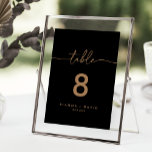 Zwart Goud Klassieke Bruiloft Kaart<br><div class="desc">Dit zwart gouden klassieke trouwtafelnummer is perfect voor een moderne bruiloft. Het eenvoudige en elegante ontwerp is voorzien van klassieke en fancy scripttypografie in goud. Dit is een dubbelzijdig tabelnummer. Voeg elk tabelnummer dat u nodig hebt afzonderlijk aan uw winkelwagentje toe.</div>
