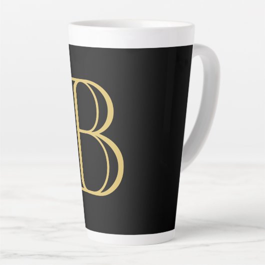 Zwart Goud Kleur Monogram Professionele Kalligrafi Latte Mok (Rechterhoek)