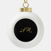 Zwart Goud Kleuren Monogram Initiaal Kalligrafie Keramische Bal Ornament (Voorkant)