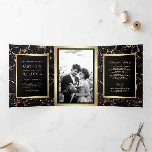 Zwart Goud Marmer Faux Gouden Folie Foto Bruiloft Drieluik Uitnodiging (Binnen)
