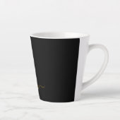 Zwart Goud Modern Script Meisjesachtig Monogram Na Latte Mok (Rechts)