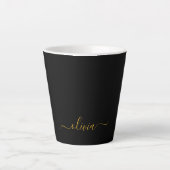 Zwart Goud Modern Script Meisjesachtig Monogram Na Latte Mok (Voorkant)