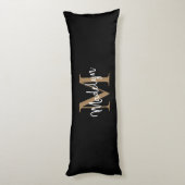 Zwart Goud Monogram Script Pasgetrouwd Jubileum Lichaamskussen (Achterkant (Verticaal))