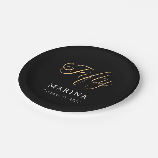 Zwart goud naamschrift 50e verjaardag papieren bordje (Gekanteld)