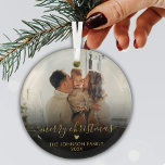 Zwart Goud Script Familie Foto Vrolijk Kerstfeest Glas Ornament<br><div class="desc">Elegante Hand Lettered Black and Gold "Merry Christmas" Script Familie Foto Ornament. Voorzien van uw favoriete familiefoto,  "Merry Christmas" kalligrafietekst in handgeschreven script,  klein hartmotief,  familienaam en jaar in gouden letterkleur op zwarte gradiëntfoto-overlay. Makkelijk te personaliseren. Fototip: snijd je foto in vierkante vorm voordat je hem uploadt.</div>