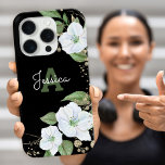 Zwart Goud Waterverf Bloemen Monogram Script Chic iPhone 16 Pro Hoesje<br><div class="desc">Een chic, verbluffend, gesofisticeerd, wit en faux goudglitter waterverf met gepersonaliseerde scripttypografie en een san serif type monogram initiaal bedekken een dramatische zwarte achtergrond op deze stijlvolle, elegante, moderne mobiele telefoonbehuizing. Personaliseer met jouw naam en monogram. Maakt elke keer dat je het gebruikt een leuke en stijlvolle uitspraak. Een geweldig...</div>