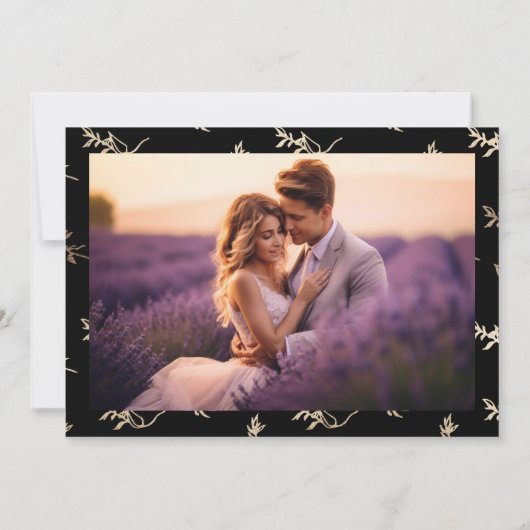 Zwart Goud Wit Klassiek Monogram Crest Bruiloft Save The Date (Achterkant)