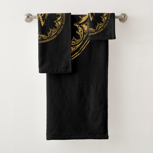 Zwart & goudbijtend monogram bad handdoek (Insitu)