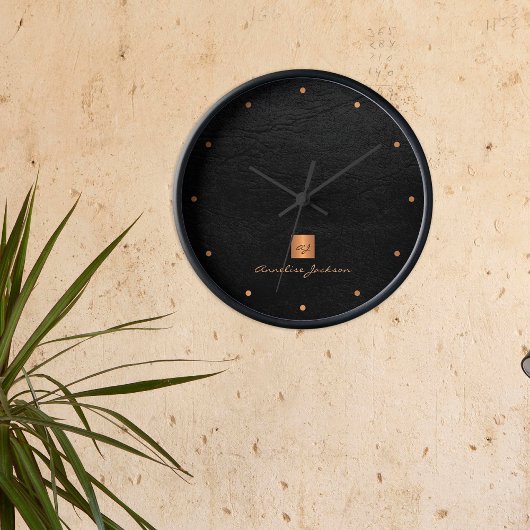 Zwart goudelegant monogram, gepersonaliseerd ronde klok