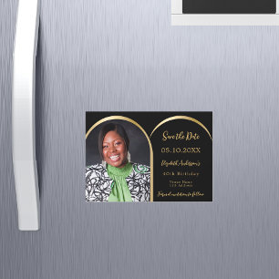 Zwart gouden fotoboog Verjaardag Bewaar de datumka Magnetische Uitnodiging