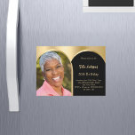 Zwart gouden fotoboog verjaardag magnetische uitnodiging<br><div class="desc">Voeg uw eigen foto met verticale afmetingen toe. Een boogvormig foto-lijst. Een zwarte en faux gouden achtergrondkleur. Personaliseer en voeg een naam en partijgegevens toe.</div>