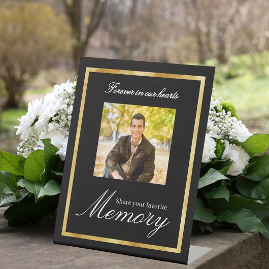 Zwart-gouden gedenkteken delen een herinnering reclamebord met voetstuk