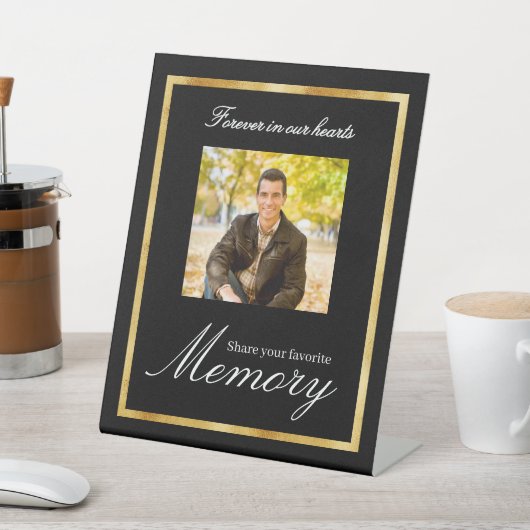 Zwart-gouden gedenkteken delen een herinnering reclamebord met voetstuk (Insitu)