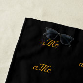 Zwart gouden monogram paar initiaal patroonnaam strandlaken (In situ)