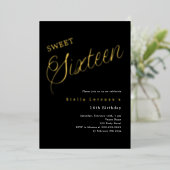Zwart gouden script luxe Sweet 16 Folie Uitnodiging (Staand Voorkant)