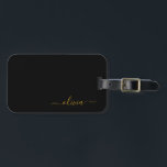 Zwart goudgierschrift Monogram Naam Modern Bagagelabel<br><div class="desc">Zwart en goudmonogram Voeg je eigen Script Luggage Bag Label toe Het label van de tas maakt het perfecte mooie cadeau van 16 jaar,  bruiloft,  vrijgezellenfeest,  baby shower of bachelorette voor iemand die haar kamer in stijl versiert.</div>