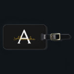 Zwart goudgierschrift Monogram Naam Modern Bagagelabel<br><div class="desc">Zwart en goudmonogram Voeg je eigen Script Luggage Bag Label toe Het label van de tas maakt het perfecte mooie cadeau van 16 jaar,  bruiloft,  vrijgezellenfeest,  baby shower of bachelorette voor iemand die haar kamer in stijl versiert.</div>