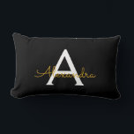 Zwart goudgierschrift Monogram Naam Modern Kussen<br><div class="desc">Goud en zwart monogram Voeg je eigen naam Lumbar Pillow toe. Dit maakt de perfecte liefhebbende 16 verjaardag,  bruiloft,  vrijgezellenfeest,  verjaardagsdag,  baby shower of vrijgezellenfeest voor iemand die van luxe glam en stijl houdt.</div>