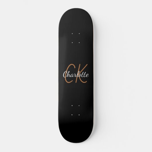 Zwart goudmonogram script elegant minimalistisch persoonlijk skateboard (Voorkant)
