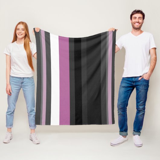 Zwart, Grijs en Wit Strepen Fleece Deken (In situ)