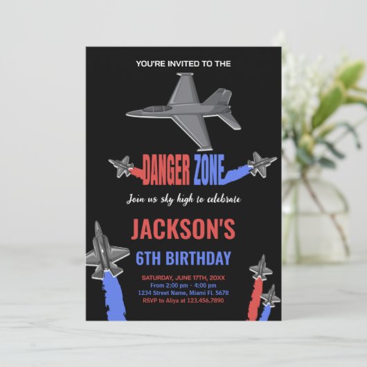 Zwart Grijs Fighter Jet Verjaardag Uitnodigingen (Staand voorkant)