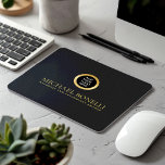 Zwart Grijs Lederen Luxe Gouden RONDE Logo Muismat<br><div class="desc">Verbeter uw werkruimte met deze zwarte grijze leren print muismat, ontworpen om stijl en functionaliteit te combineren. Met een luxe gouden logo en de mogelijkheid om twee regels aangepaste tekst toe te voegen, is dit muismatje ideaal voor het personaliseren met jouw naam, bedrijf, bedrijf of andere gegevens van uw keuze....</div>
