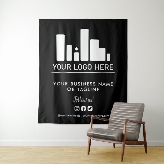 Zwart groot logo en sociale media-achtergrond wandkleed (In situ)