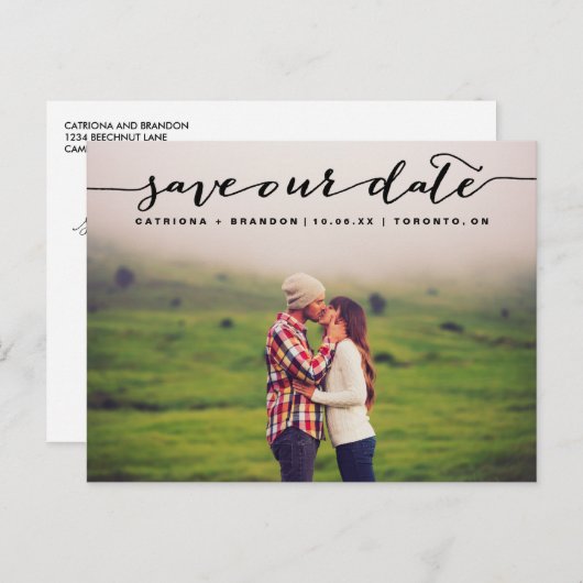 Zwart handgeschreven script foto onze datum opslaa aankondigingskaart (Voorkant / Achterkant)