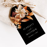 Zwart Herfst Favor Tags Cadeaulabel<br><div class="desc">Druk je dankbaarheid uit met de Thank You, Black Herfst Favor Tags van het "Herfst Black Terracotta Floral and Leaves Wedding Invitation Collectie". Met prachtige handgeschilderde valbladeren en bloemenontwerp, voegen deze labels een vleugje elegantie toe aan uw huwelijksgunsten, waardoor een samenhangende en stijlvolle uitstraling voor uw feest wordt gegarandeerd. Show...</div>