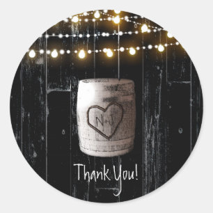 Zwart hout met lights & barrel Rustic Wedding Ronde Sticker