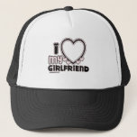 zwart in luv 1 trucker pet<br><div class="desc">Een schattig en bont lettertype dat zegt: " Ik hou van mijn VRIENDIN" met een enorm hart dat je in staat stelt je afbeelding in kleur zwart en licht roze in te brengen</div>