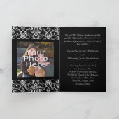 Zwart Insignia Monogram Gevouwen Bruiloft Uitnodig (Binnen)