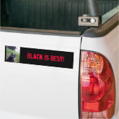 Zwart is het beste. bumpersticker (Op Truck)
