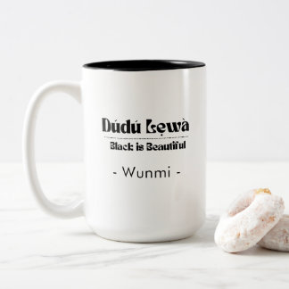 Zwart Is Mooi Bevestigingsmok — Cadeau voor Haar Tweekleurige Koffiemok