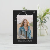 Zwart Kalligrafie Foto Budget QR Code Afstuderen Kaart (Staand voorkant)