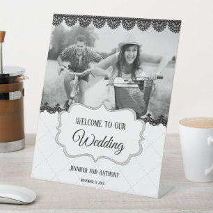 Zwart Kant op Witte Aangepaste Bruiloft Reclamebord Met Voetstuk