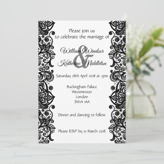 Zwart kant op witte achtergrond bruiloft uitnodigi kaart (Staand voorkant)