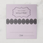 Zwart kant op zachte lavendel aangepaste bruiloft plaatskaartje (Buitenkant ongevouwen)