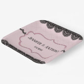 Zwart Kant op Zachte Roze Custom Bruiloft Papieren Bordje (Gebogen)