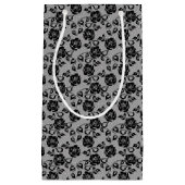Zwart kant patroon op witte achtergrond klein cadeauzakje (Voorkant)