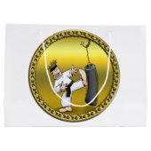 Zwart karaat man dat een zwarte trainingstas schop groot cadeauzakje (Achterkant)