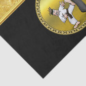 Zwart karaat man dat een zwarte trainingstas schop tissuepapier (Detail)