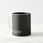 Zwart karton met woord "inspire" tweekleurige koffiemok (Voorkant links)
