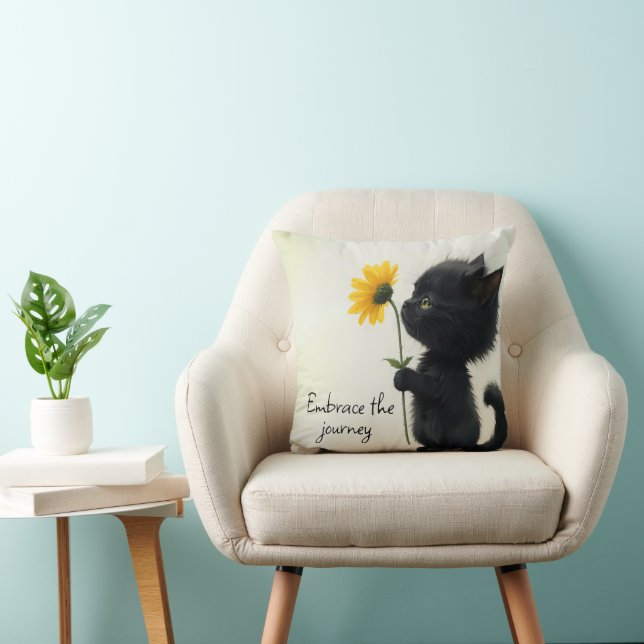 Zwart Kat Met Geel Daisy en Quote Kussen (Stoel)