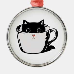 Zwart katje met rode neus verstopt in een kopje metalen ornament