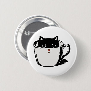 Zwart katje met rode neus verstopt in een kopje ronde button 5,7 cm