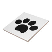 Zwart-kattehondenpootje drukt schattig op wit tegeltje (Zijkant)